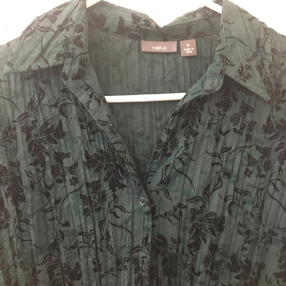 Green button down - Picture 4 of 4